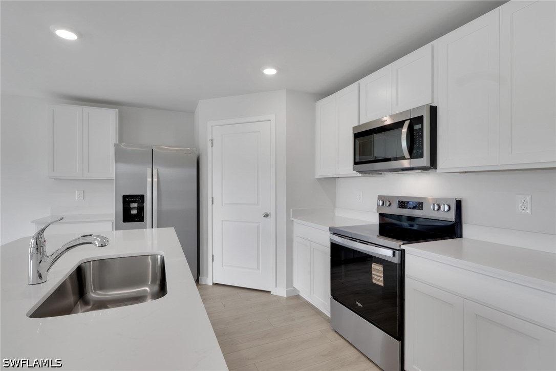 3 Bed SingleFamilyResidence for Sale in Avalon, photo 6