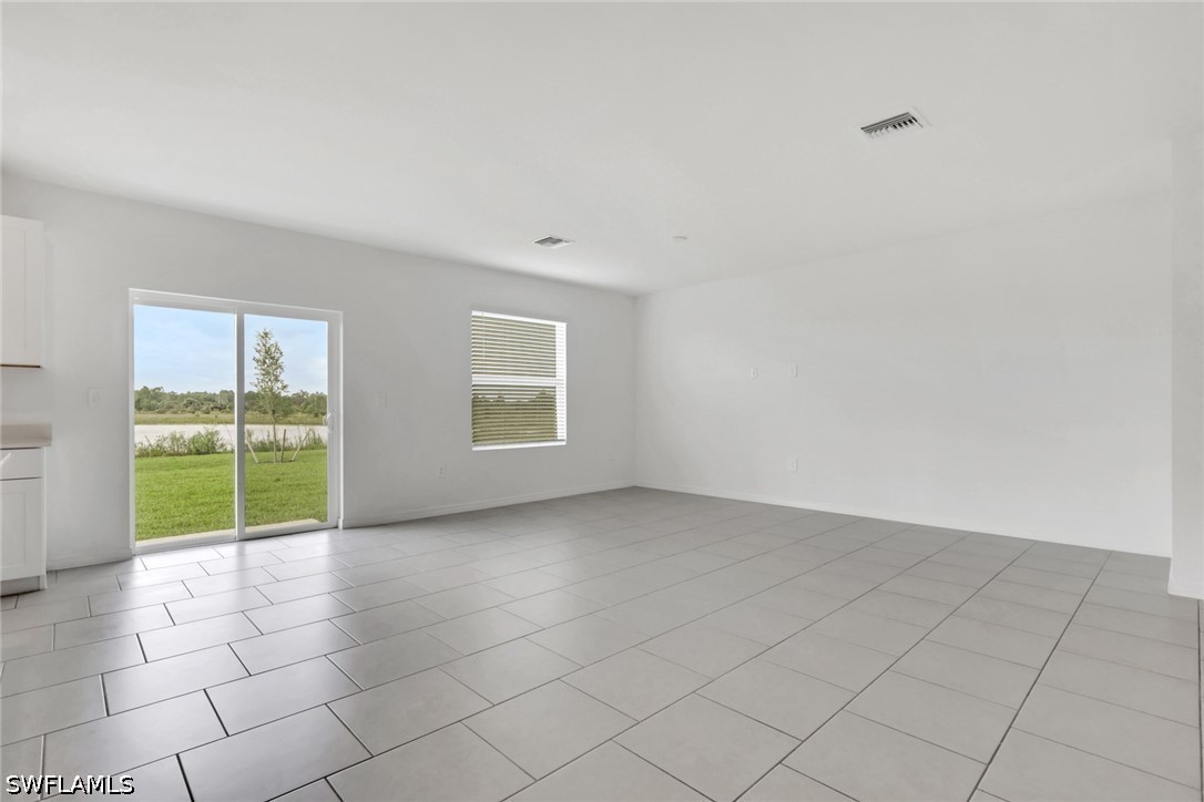 5 Bed Waterfront Home for Sale in Savanna Lakes, photo 6