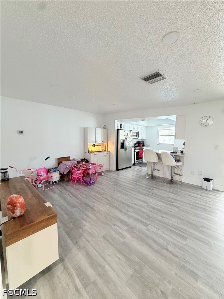 3 Bed Pool Home for Sale in Cape Coral, photo 6