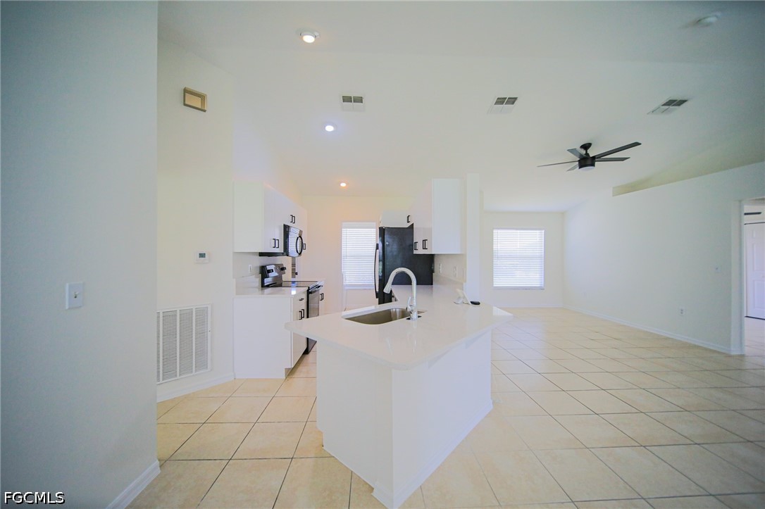 3 Bed SingleFamilyResidence for Sale in Lehigh Acres, photo 6