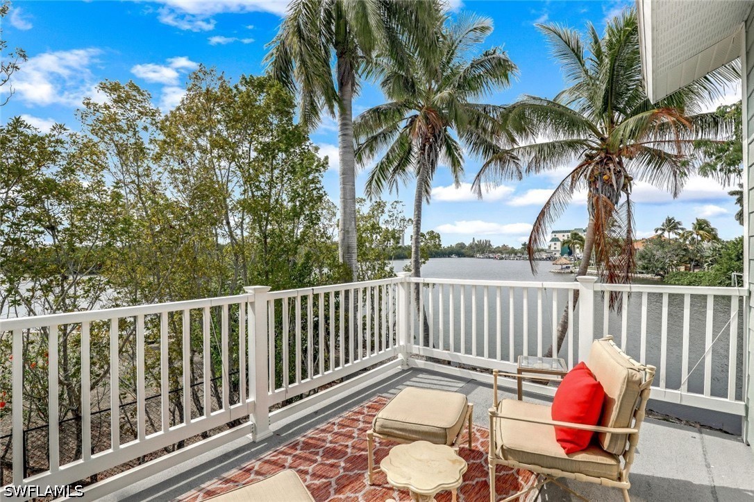 4 Bed Waterfront Home for Sale in Little Hickory Shores, photo 6