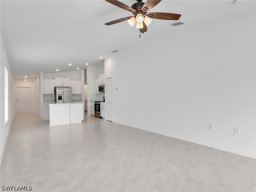 3 Bed SingleFamilyResidence for Sale in Savanna Lakes, photo 6