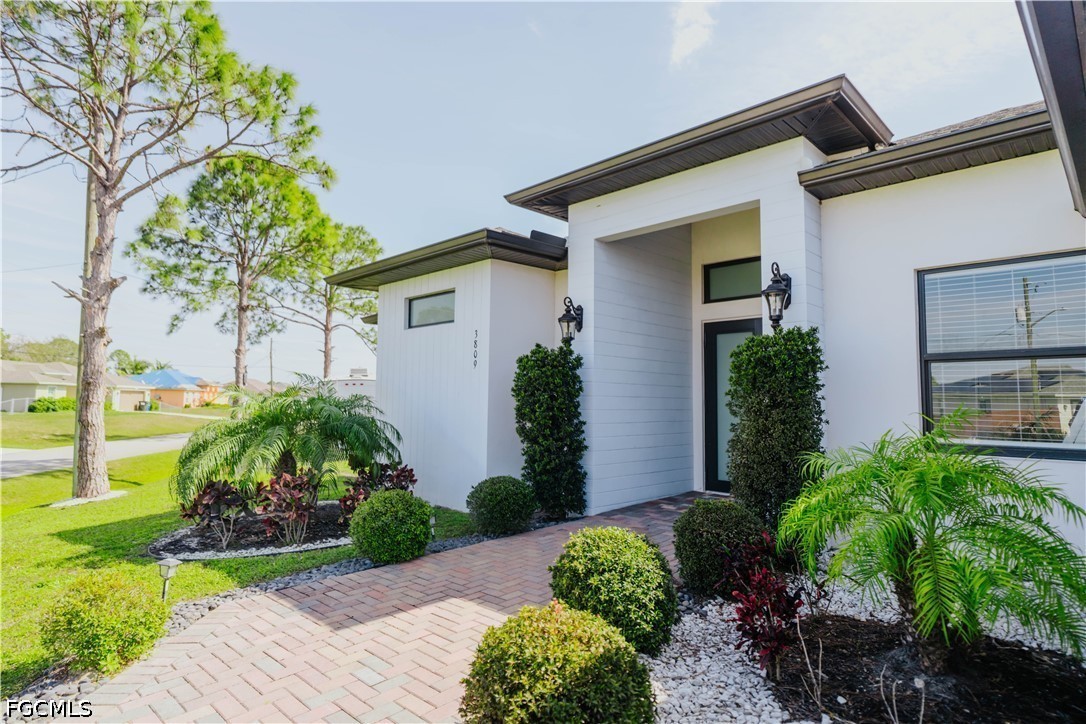 3 Bed Pool Home for Sale in Lehigh Acres, photo 6