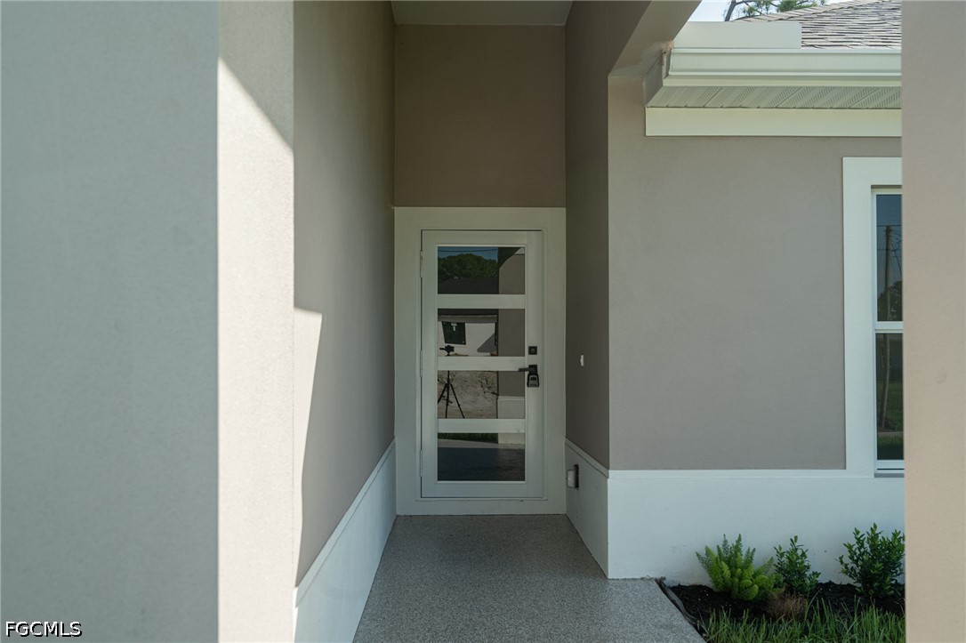3 Bed Waterfront Home for Sale in Lehigh Acres, photo 6