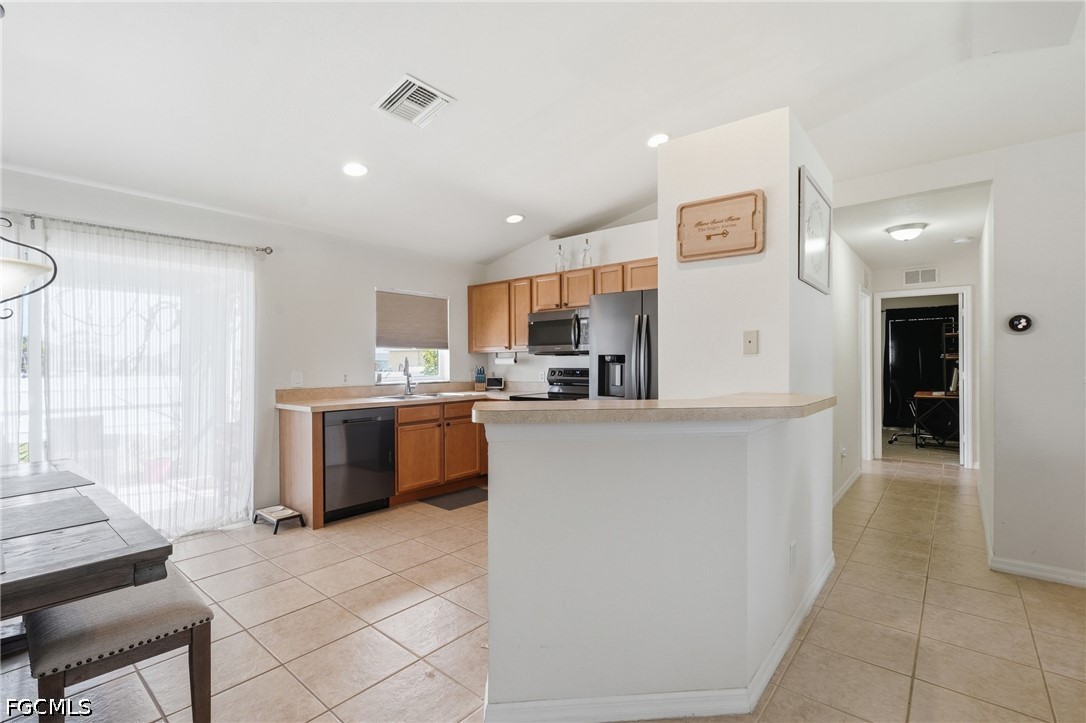 4 Bed SingleFamilyResidence for Sale in Cape Coral, photo 6