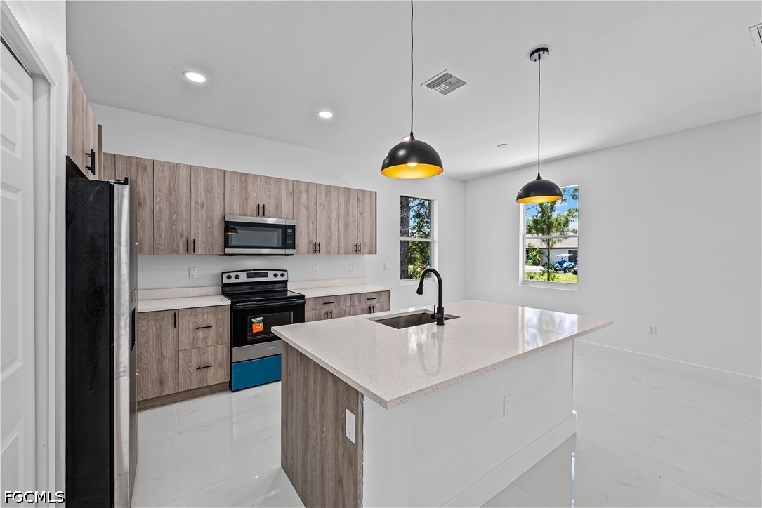 3 Bed SingleFamilyResidence for Sale in Lehigh Acres, photo 6