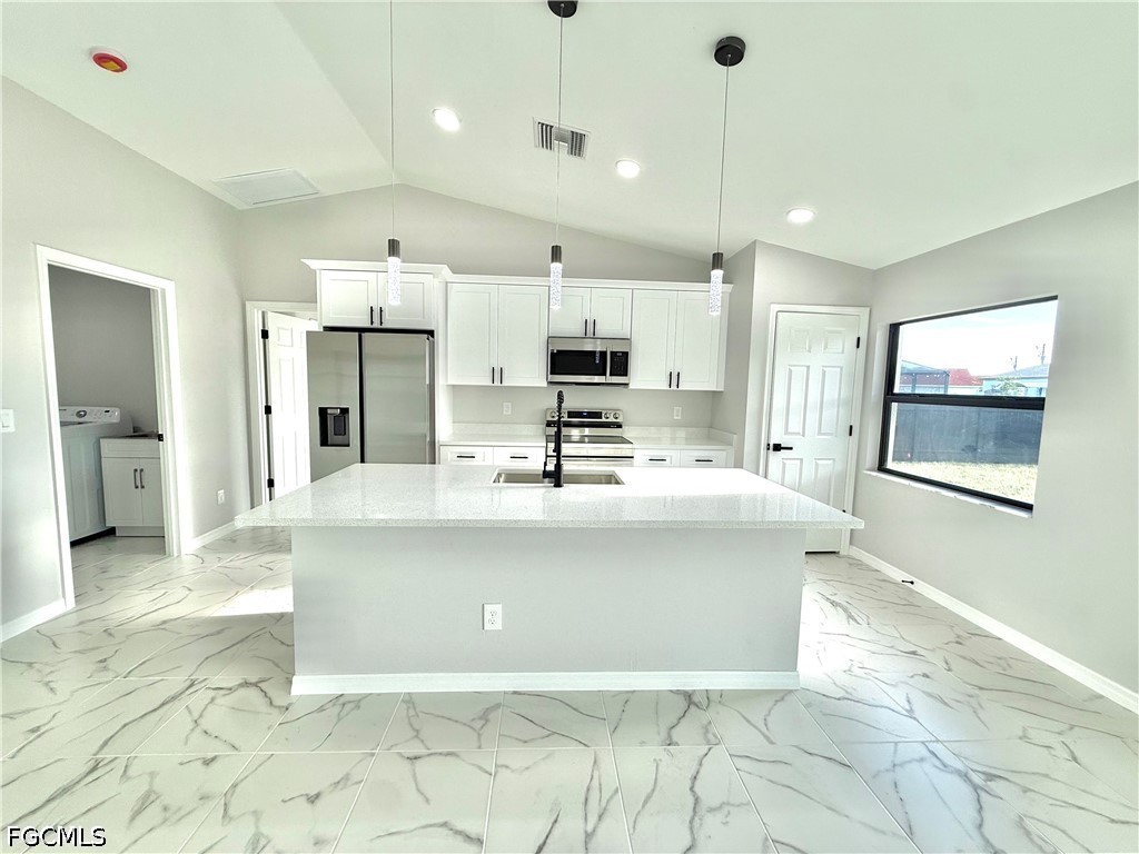 3 Bed SingleFamilyResidence for Sale in Cape Coral, photo 6