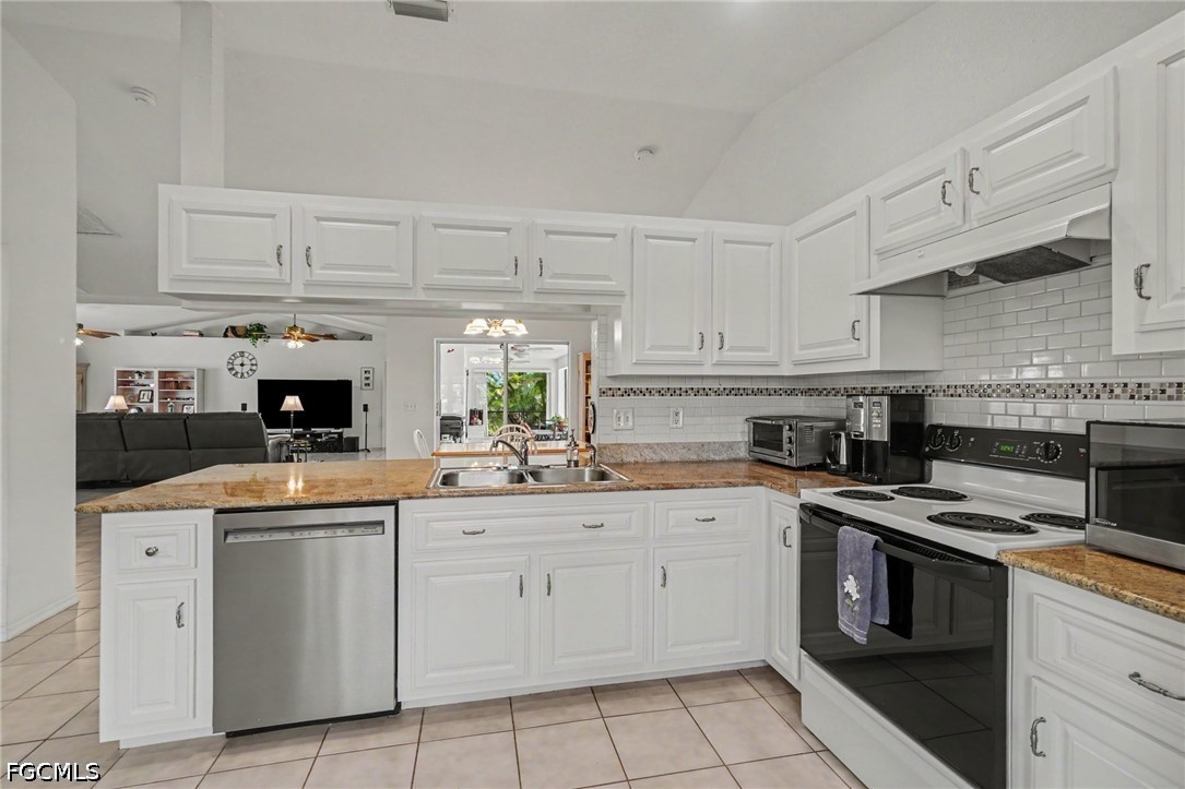3 Bed Pool Home for Sale in Cape Coral, photo 6