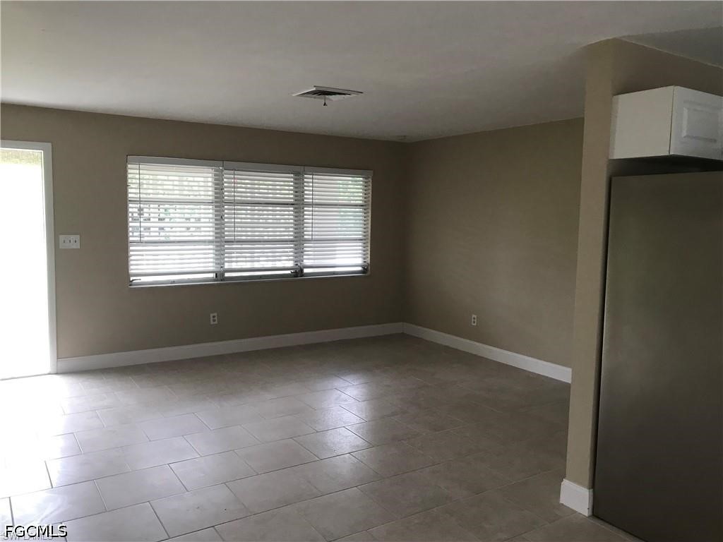 3 Bed SingleFamilyResidence for Sale in Lehigh Acres, photo 6