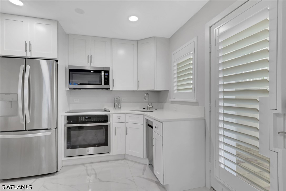 2 Bed Condominium for Sale in Naples, photo 6