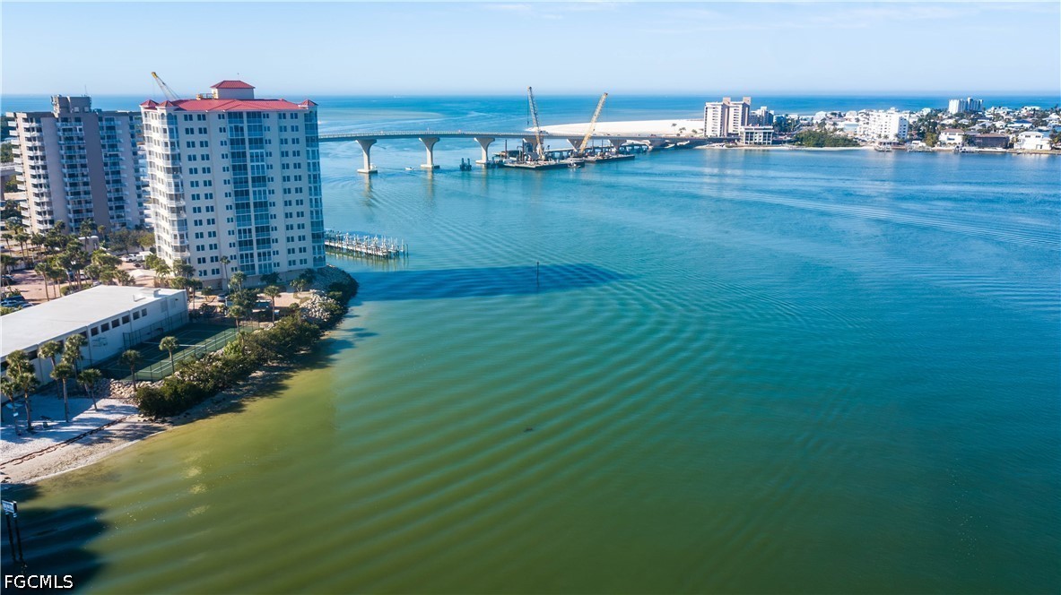 1 Bed Waterfront Home for Sale in Bonita Springs, photo 6