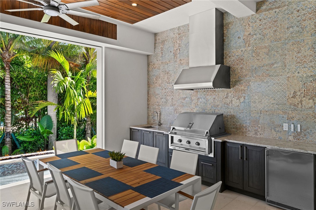 5 Bed Pool Home for Sale in Aqualane Shores, photo 7