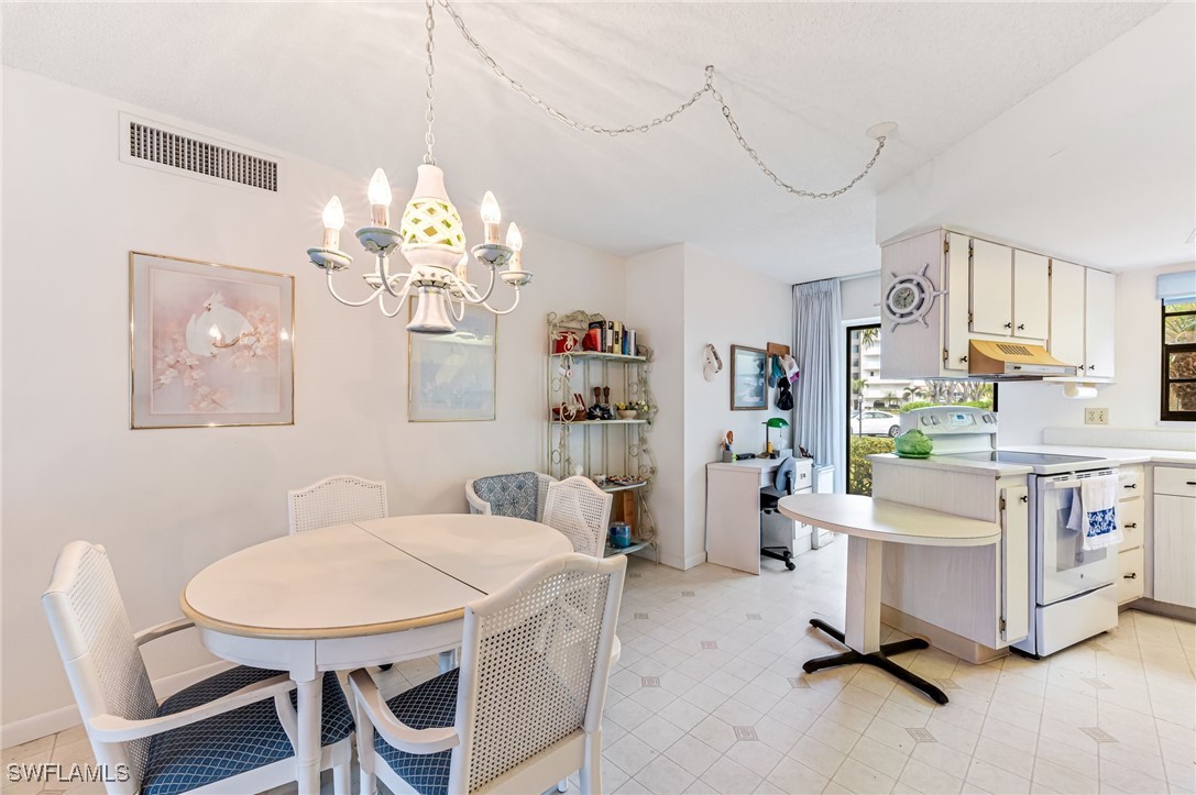 2 Bed Waterfront Home for Sale in Palm Isle, photo 7