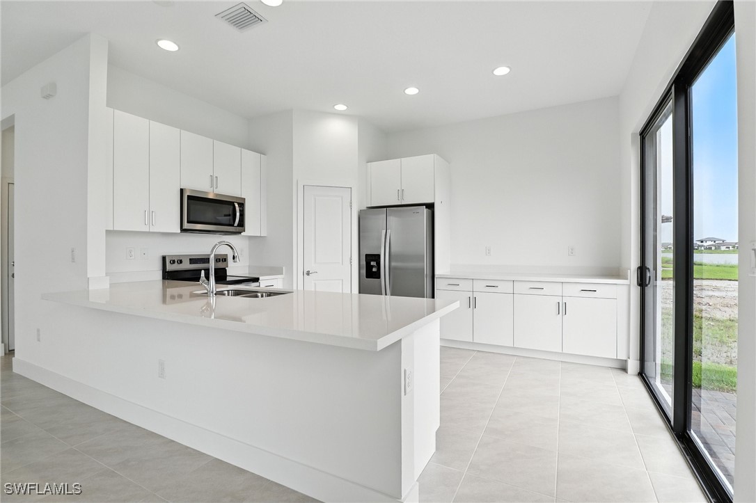 3 Bed Waterfront Home for Sale in Silverwood, FL, $421,307 — photo 7