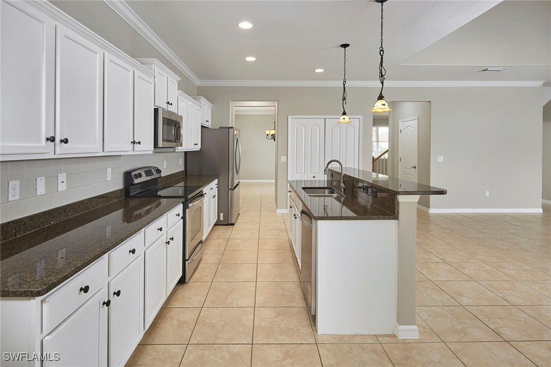 5 Bed Pool Home for Sale in Bella Terra, photo 7