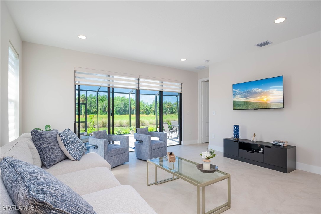 3 Bed SingleFamilyResidence for Sale in Silverwood, FL — photo 7