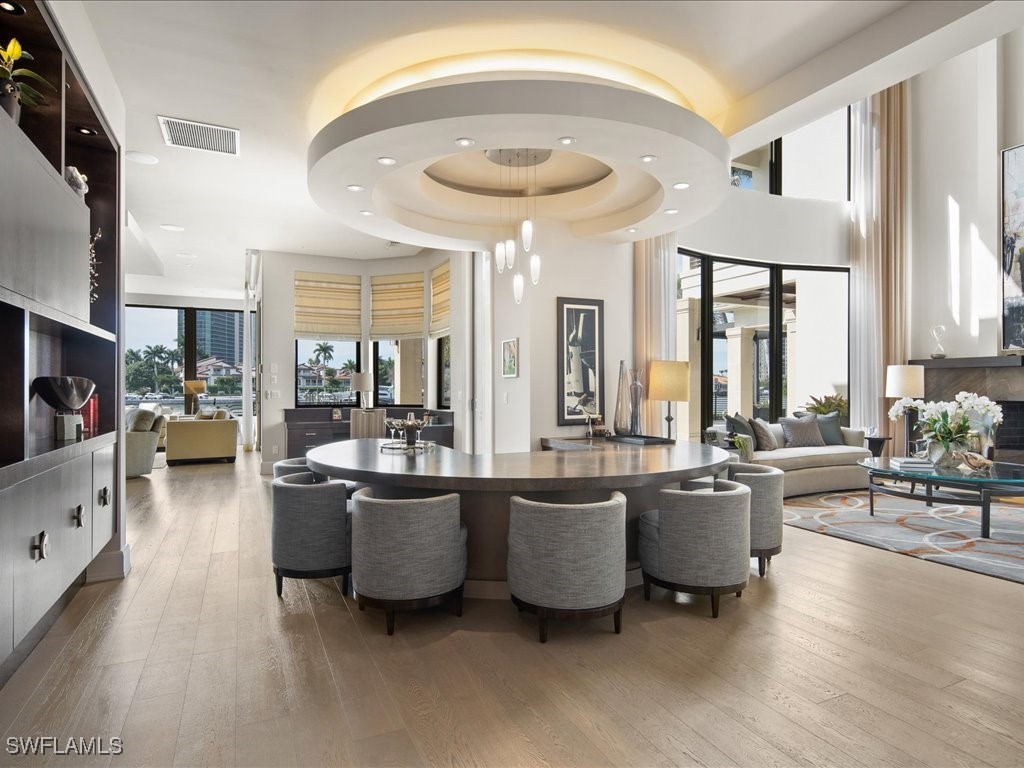6 Bed Pool Home for Sale in Park Shore, photo 7