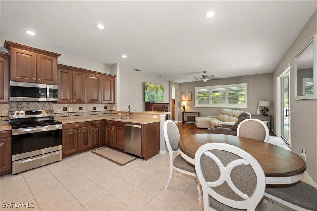 4 Bed Pool Home for Sale in Stoneybrook, photo 7