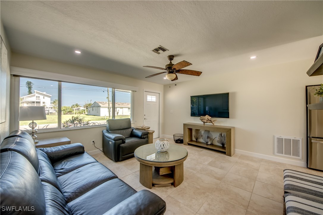2 Bed Waterfront Home for Sale in Bokeelia, photo 7
