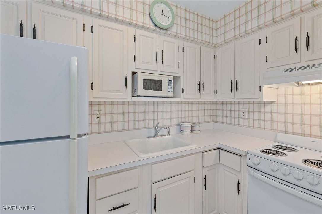 1 Bed Condominium for Sale in Marco Island, FL, $150,000 — photo 7
