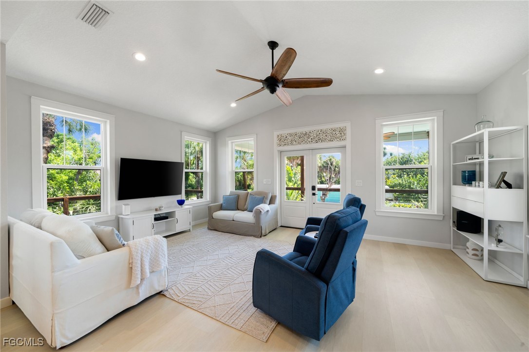 4 Bed SingleFamilyResidence for Sale in Los Colony, FL — photo 7