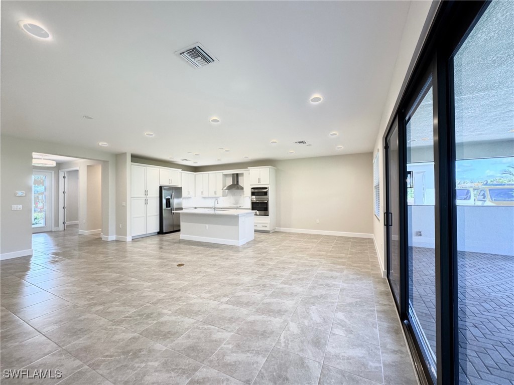 3 Bed SingleFamilyResidence for Sale in Valencia Harbor, FL — photo 7