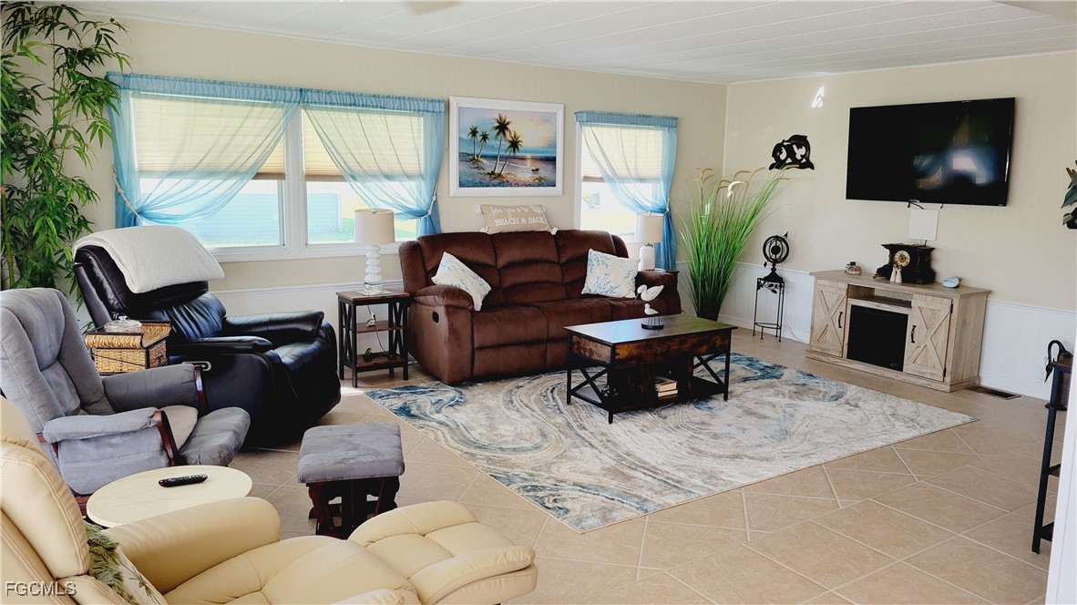 2 Bed ManufacturedHome for Sale in Fort Myers, photo 7