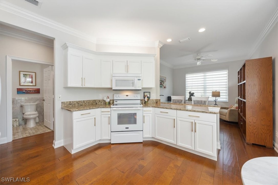 2 Bed Condominium for Sale in Naples, photo 7