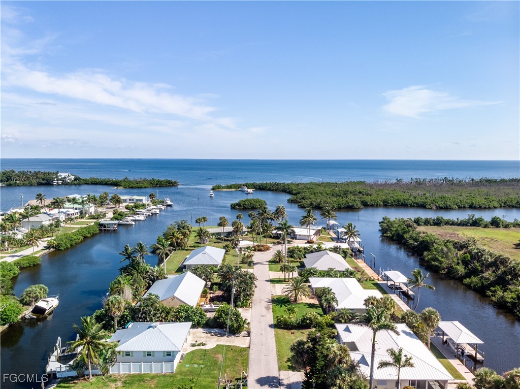 2 Bed Waterfront Home for Sale in Bokeelia, photo 7