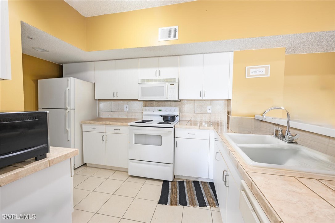 2 Bed Condominium for Sale in Napoli, FL — photo 7