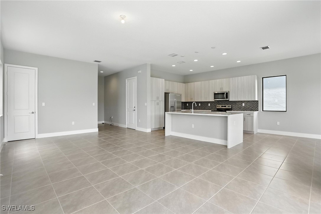 3 Bed SingleFamilyResidence for Sale in Silverwood, FL — photo 7