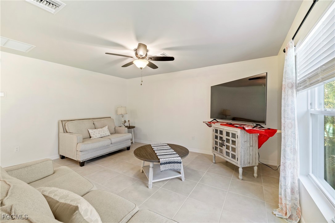 3 Bed SingleFamilyResidence for Sale in Rio Villa Lakes, FL — photo 7
