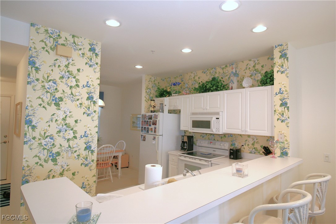 2 Bed Condominium for Sale in Fairway Villas, FL, $190,000 — photo 7