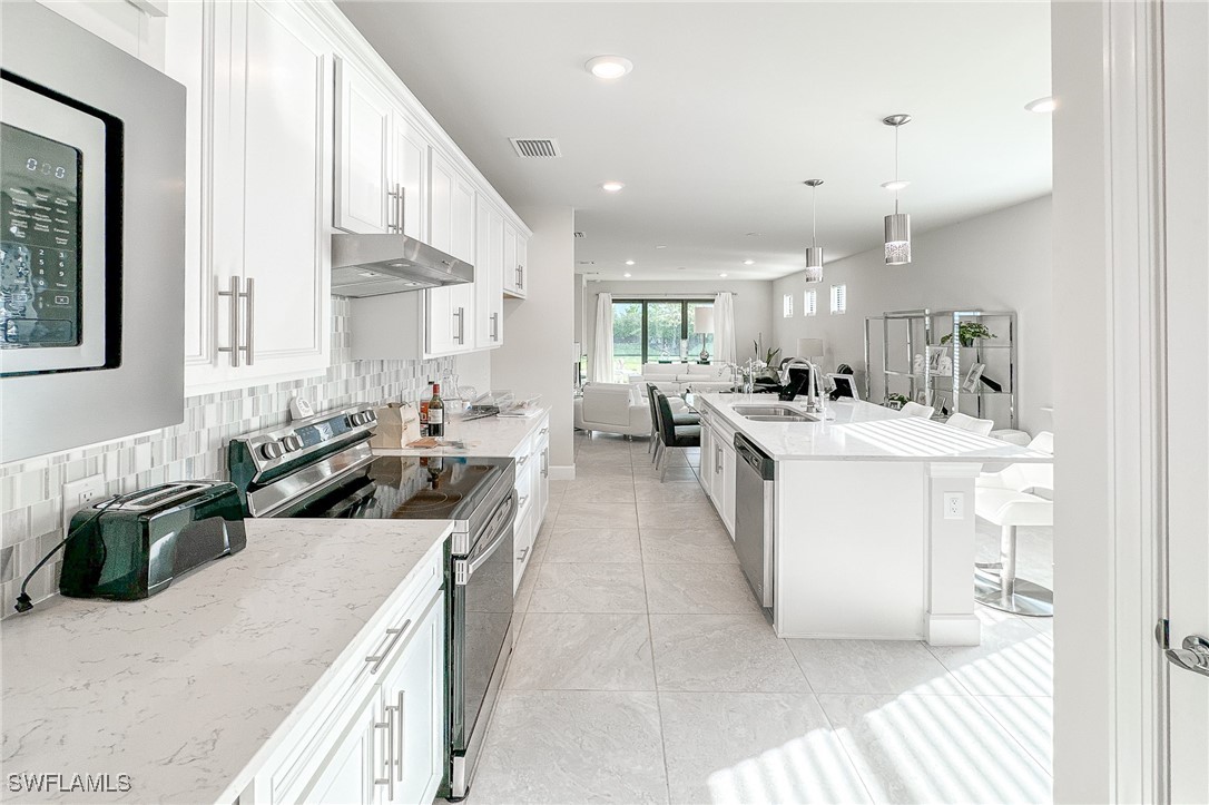 3 Bed SingleFamilyResidence for Sale in Naples, FL, $450,000 — photo 7
