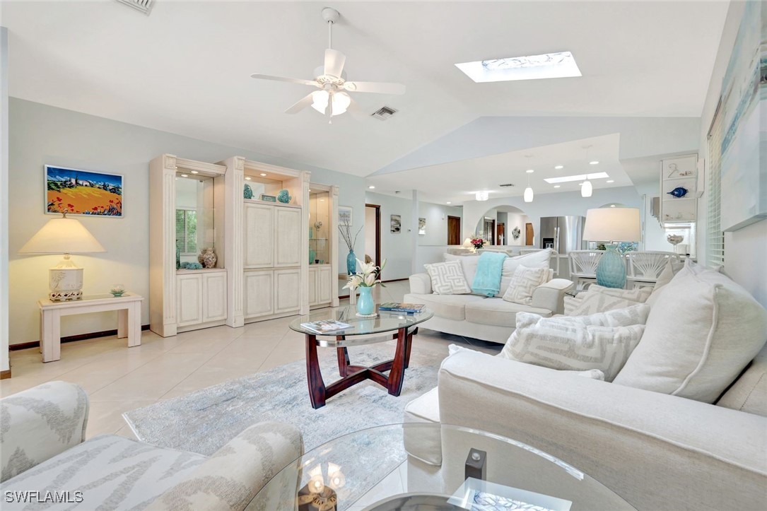 3 Bed SingleFamilyResidence for Sale in Naples, photo 7