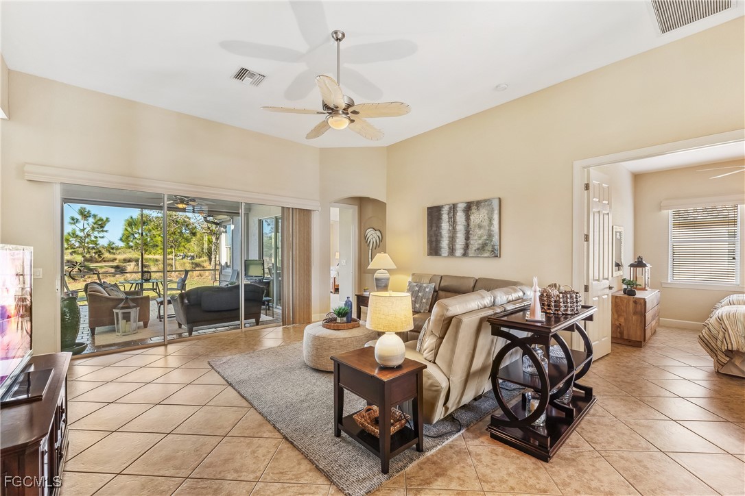 2 Bed SingleFamilyResidence for Sale in Somerset, FL — photo 7