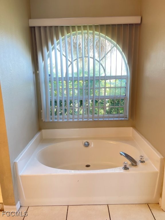 5 Bed Pool Home for Sale in Oakwood, photo 7