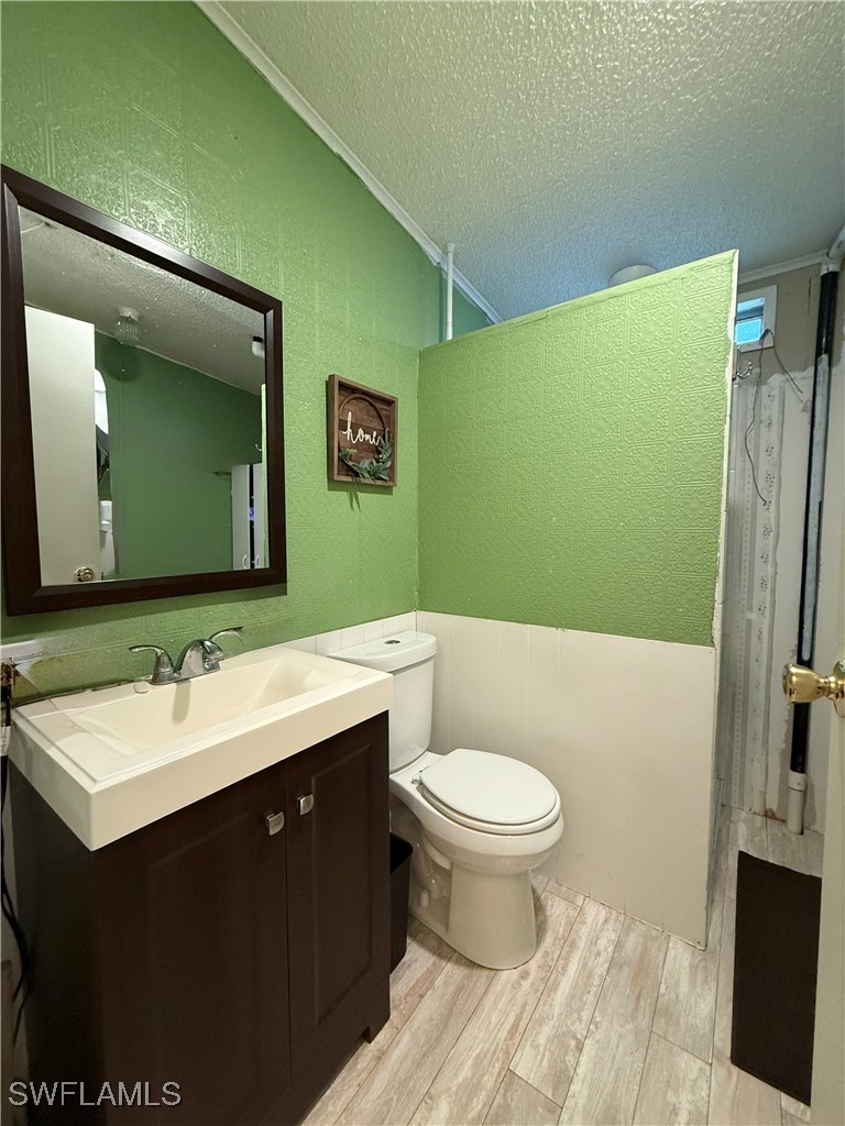 2 Bed ManufacturedHome for Sale in North Fort Myers, FL — photo 7