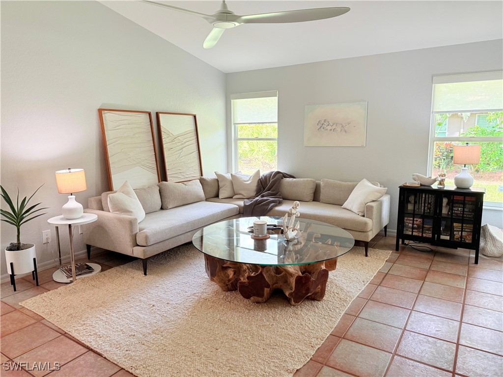 2 Bed Attached for Sale in Naples, photo 7