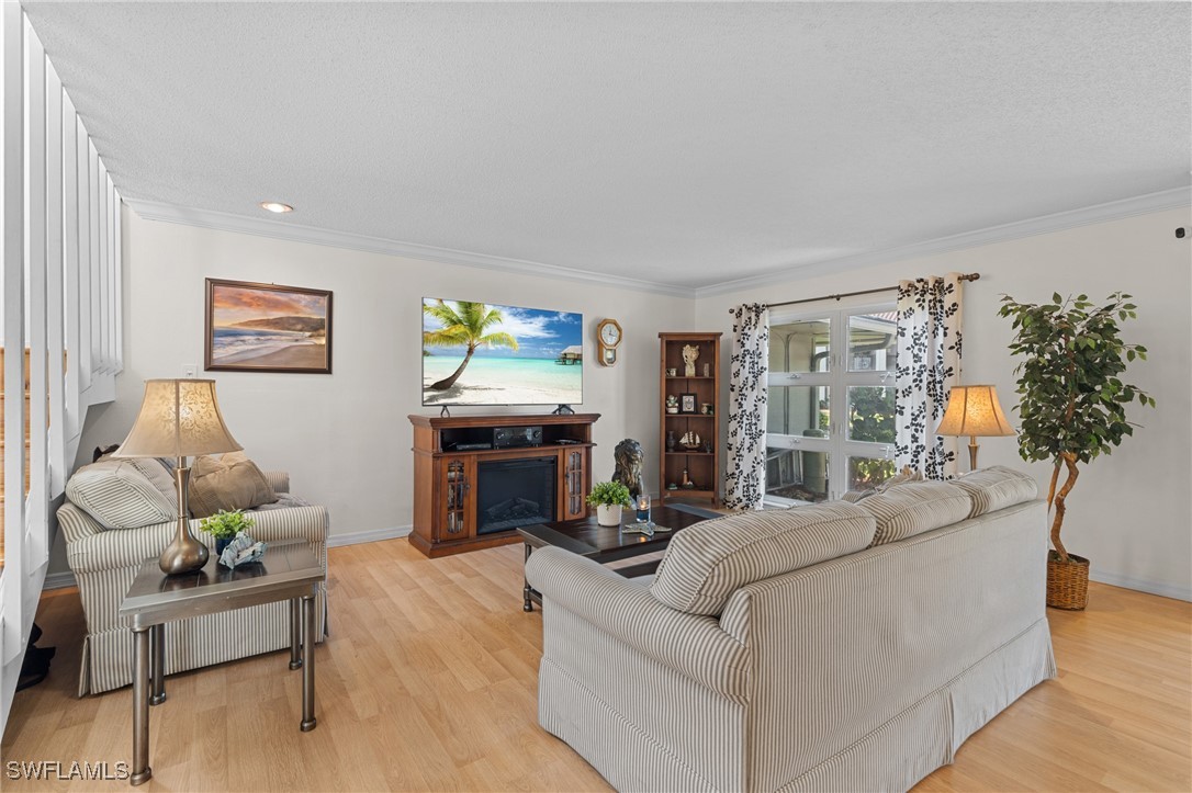 2 Bed Waterfront Home for Sale in Fort Myers, photo 7