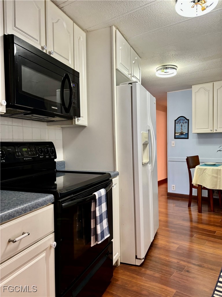 2 Bed ManufacturedHome for Sale in North Fort Myers, FL — photo 7