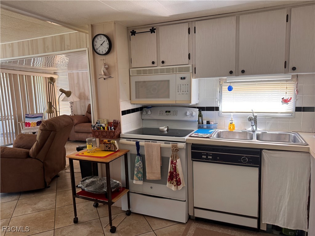 1 Bed Waterfront Home for Sale in Fort Myers, FL, $82,000 — photo 7