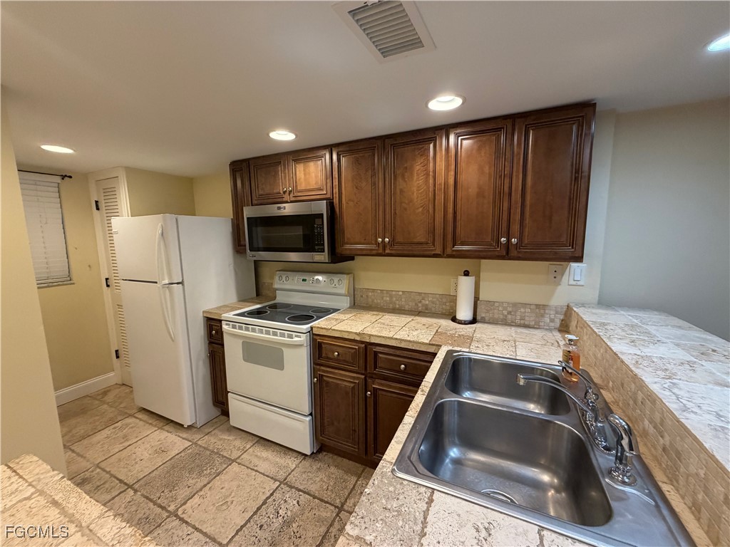 2 Bed Condominium for Sale in North Fort Myers, FL, $149,999 — photo 7