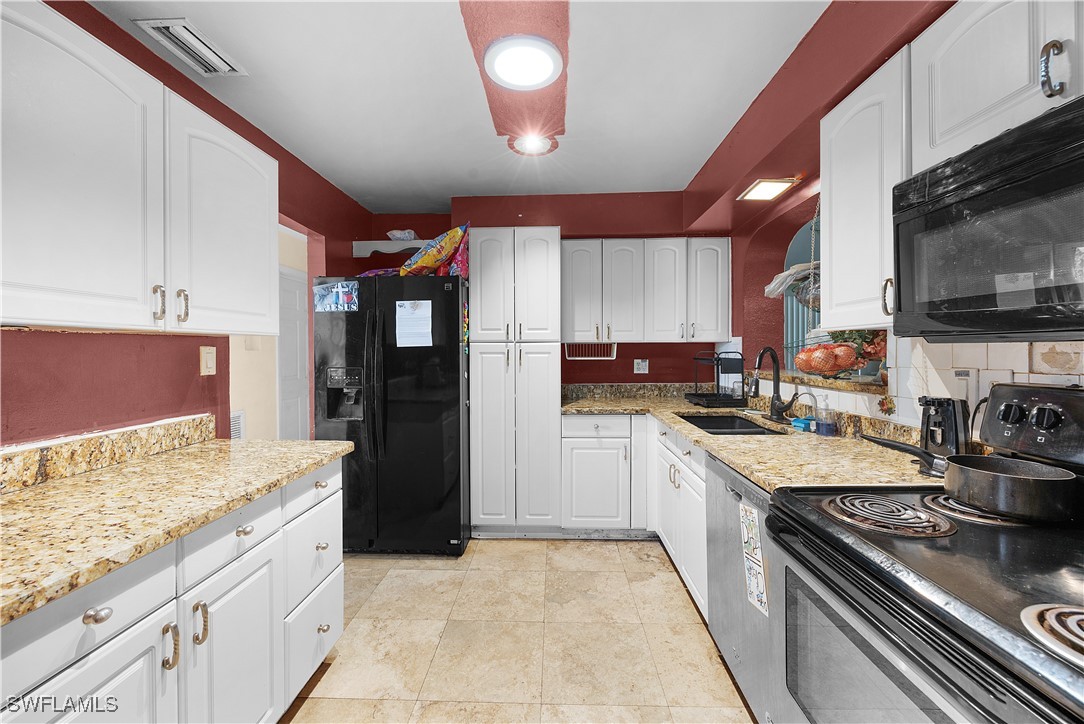 5 Bed SingleFamilyResidence for Sale in Wedgewood, photo 7