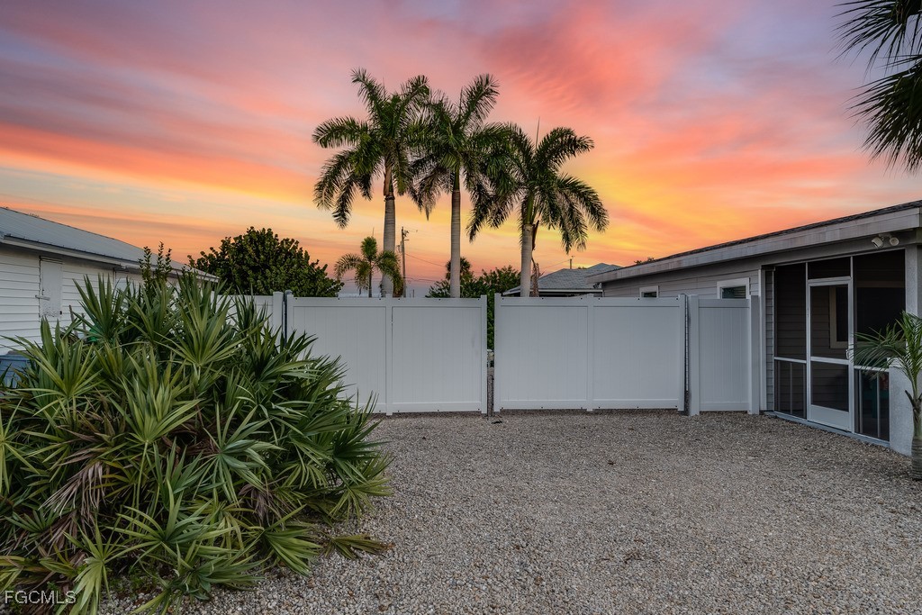 2 Bed Waterfront Home for Sale in Bokeelia, photo 7