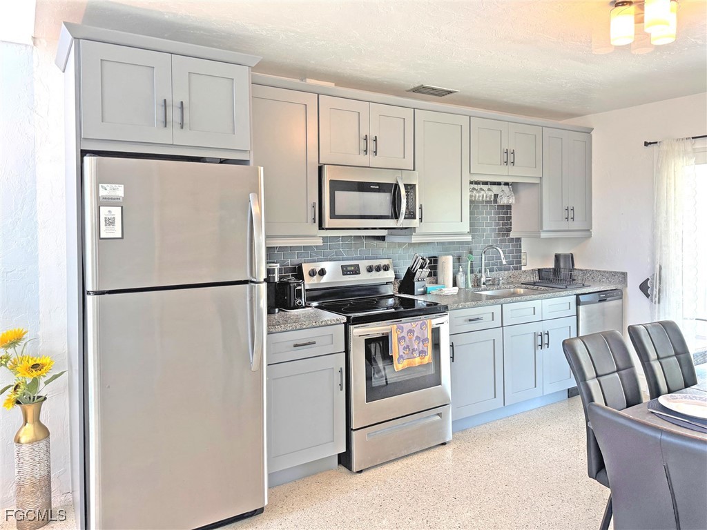 1 Bed Duplex for Sale in Sanibel Shores, photo 7