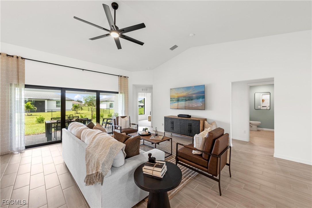 4 Bed SingleFamilyResidence for Sale in Lehigh Acres, photo 7