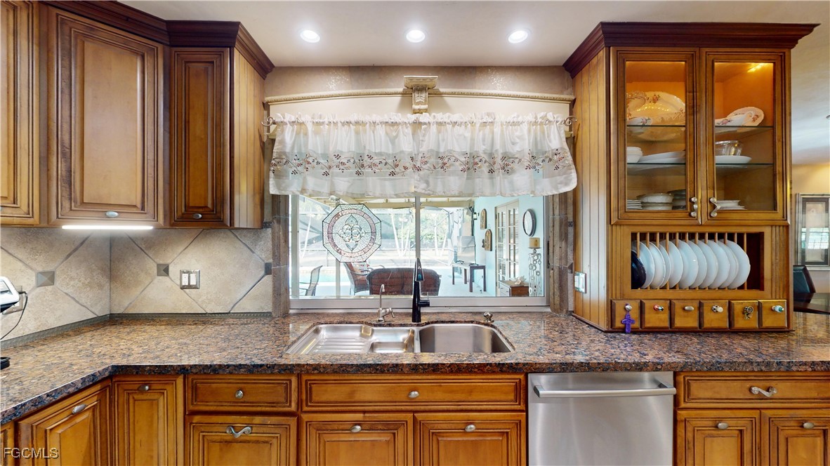 3 Bed Pool Home for Sale in Meadows, photo 7