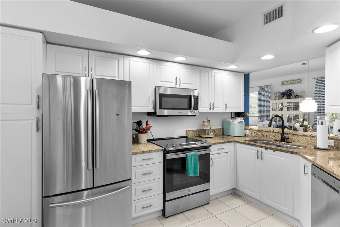 3 Bed Condominium for Sale in Sunset Cay Lakes, FL, $286,900 — photo 7
