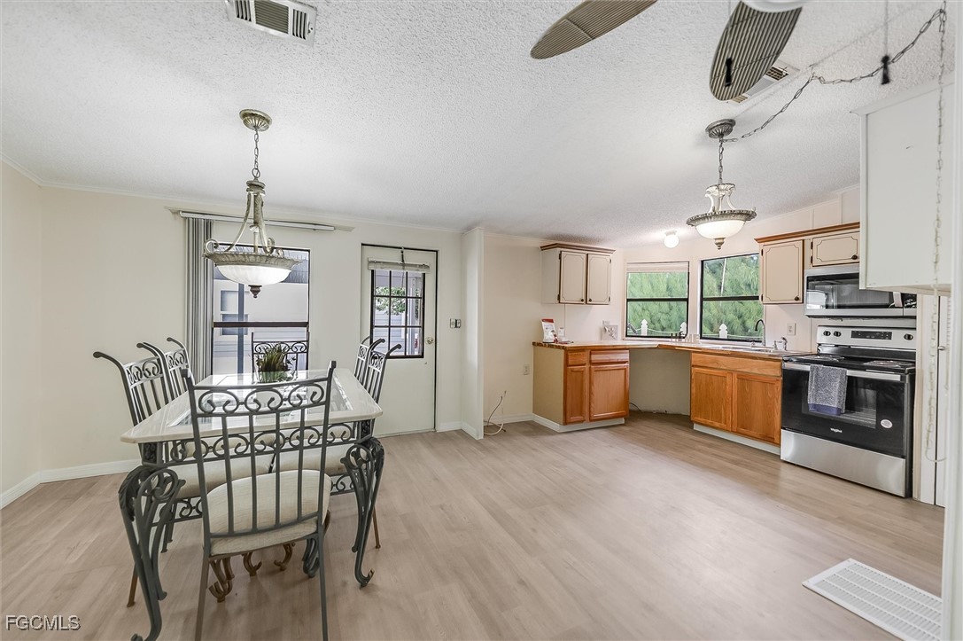 2 Bed Waterfront Home for Sale in Pine Island Cove, photo 7